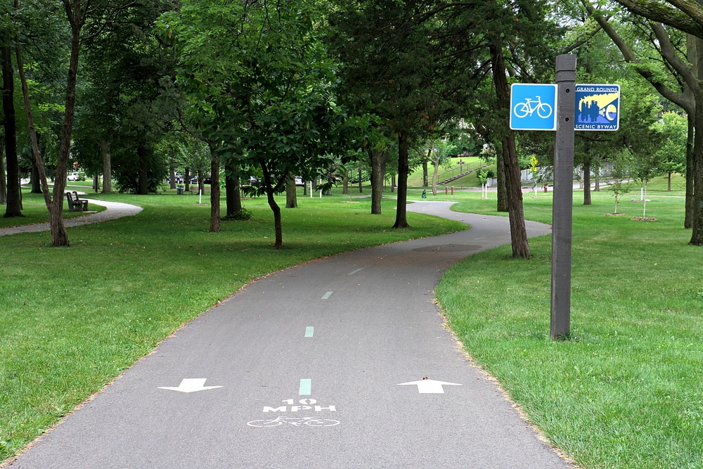 Bike,Trail,In,Dean,Parkway,,Minneapolis,,Minnesota